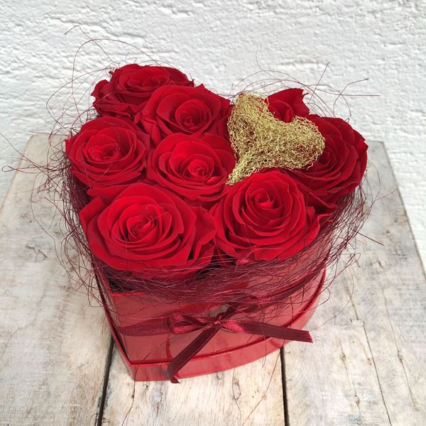 FleuropHOME. Boîte à roses en forme de cœur - avec 8 roses véritables,  stabilisées, en rouge Ø env. 18 cm