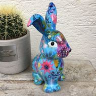 Image sur Joyeux lapin de Pâques en céramique en bleu avec des fleurs 
