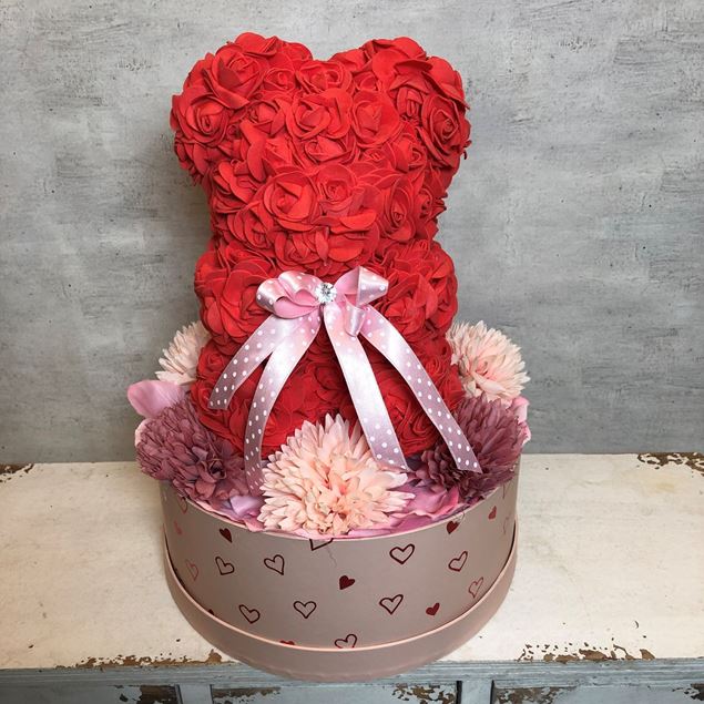 Edle Rosenbär-Box mit Herzen in rot-rosa