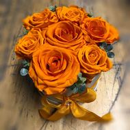 Edle Rosenbox "Sunset" mit 7 stabilisierten orangen Rosen