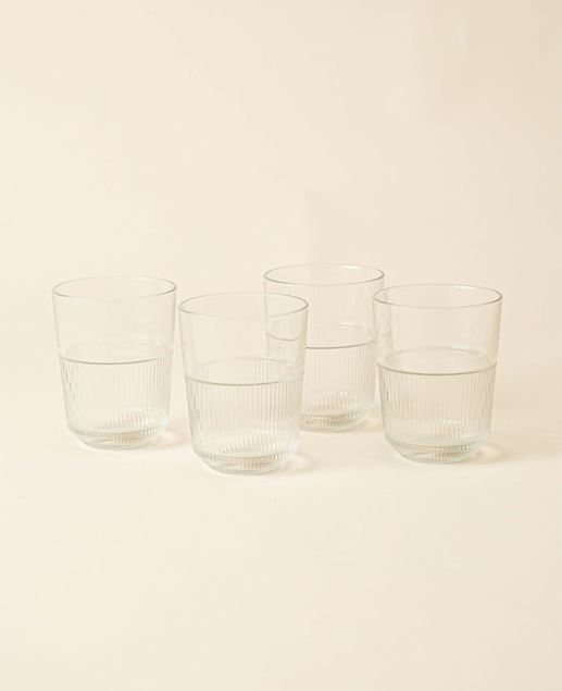 Bild von Modernes Trinkglas-Set mit minimalen Rillen