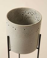 Image sur Pot debout en céramique grise avec pieds en métal et structure de cuisson noire