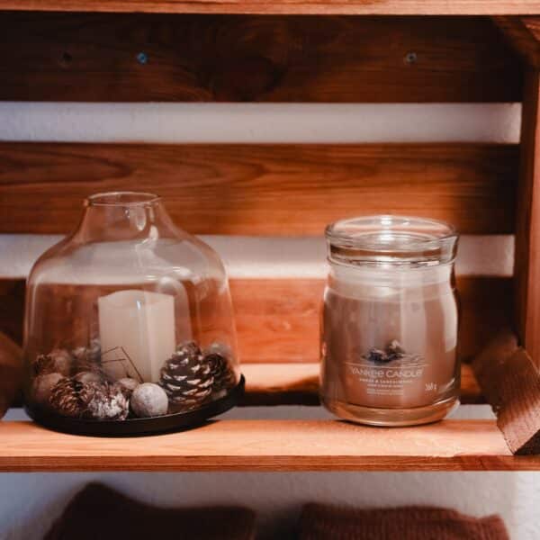 Amber & Sandalwood Signature Medium Jar – Image 6