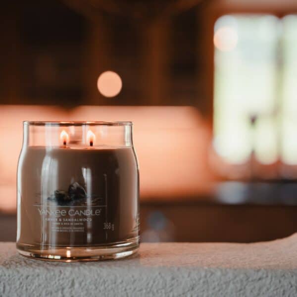Amber & Sandalwood Signature Medium Jar – Image 5