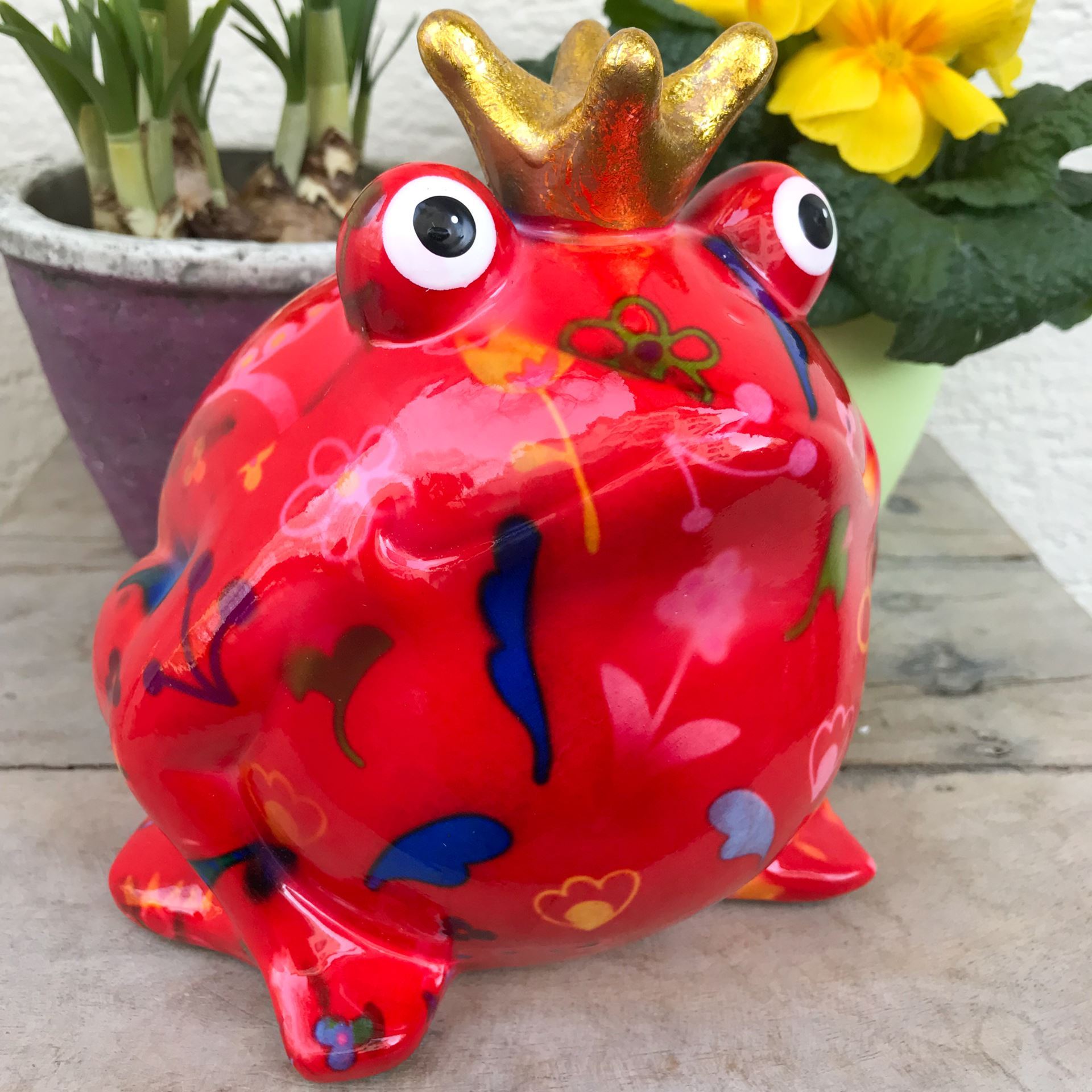 Cooler Keramik-Frosch, rot mit goldener Krone