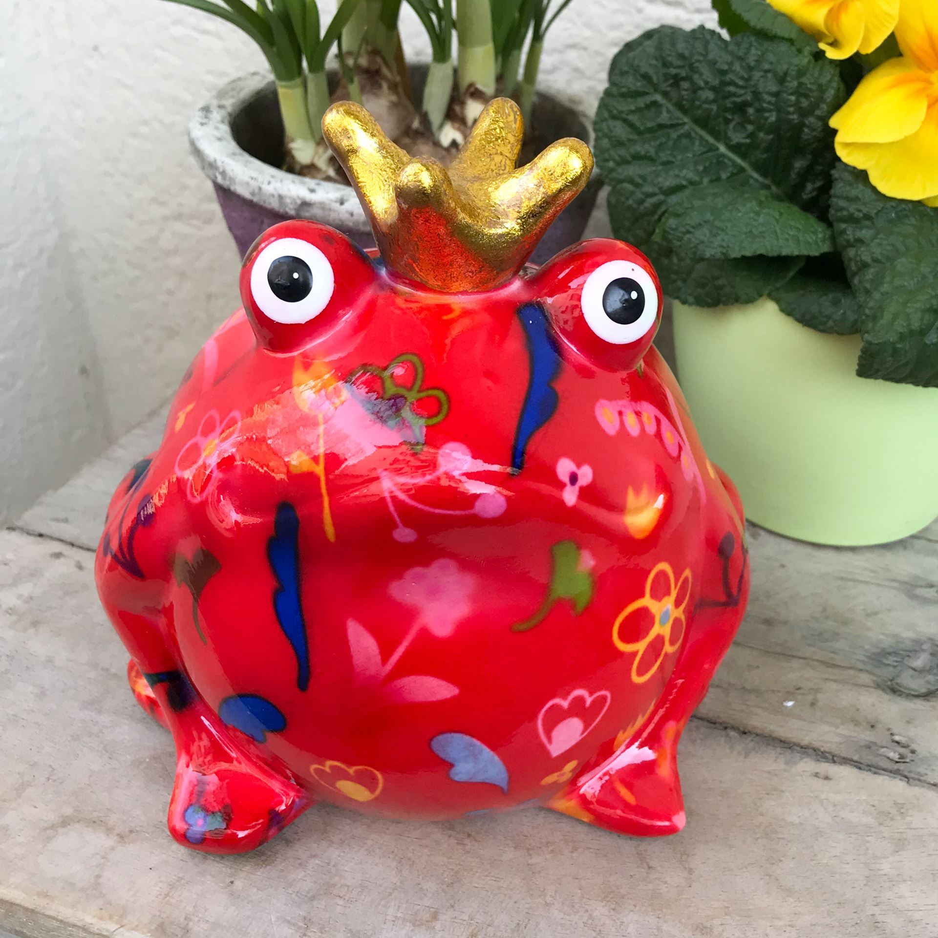 Cooler Keramik-Frosch, rot mit goldener Krone