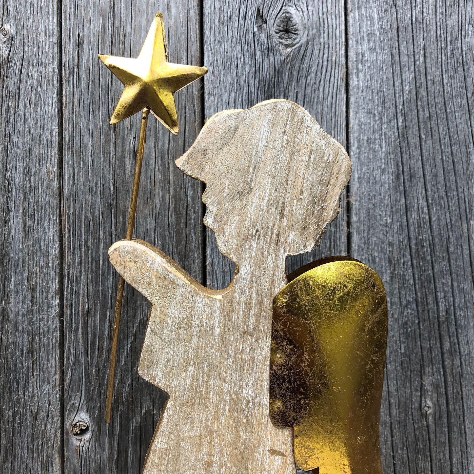 Noble ange en bois avec étoile en or