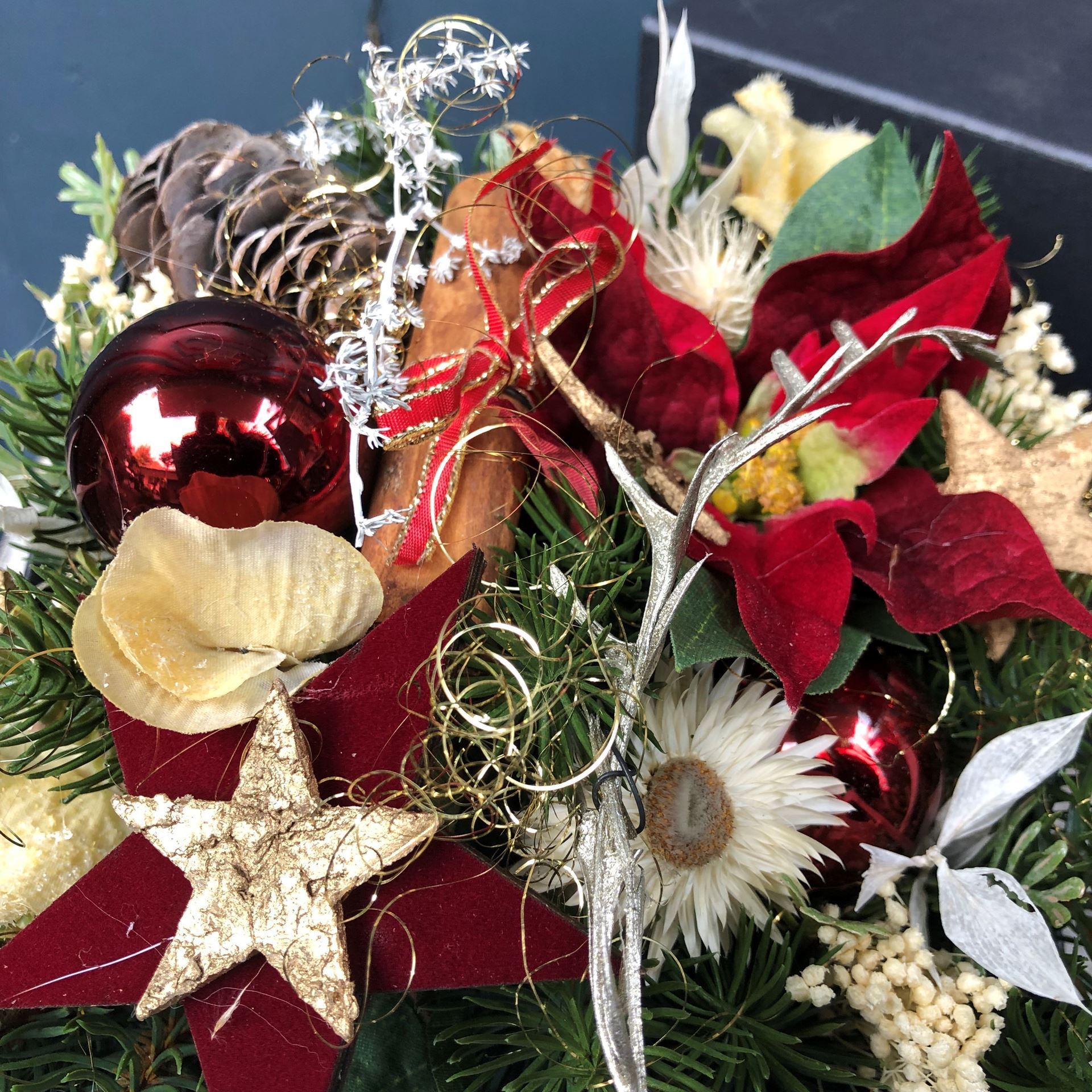 Blumenbox Christmas Star rot mit goldener Kordel
