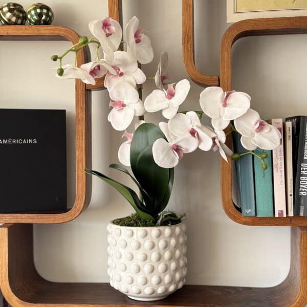 Künstliche Orchideen in Topf eingepflanzt weiss
