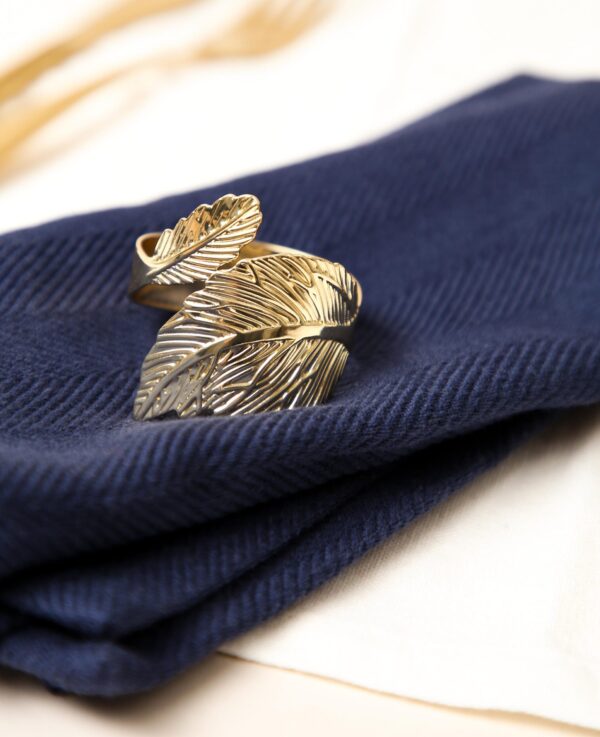Eleganter Serviettenring mit Blätterdesign, gold – Image 2
