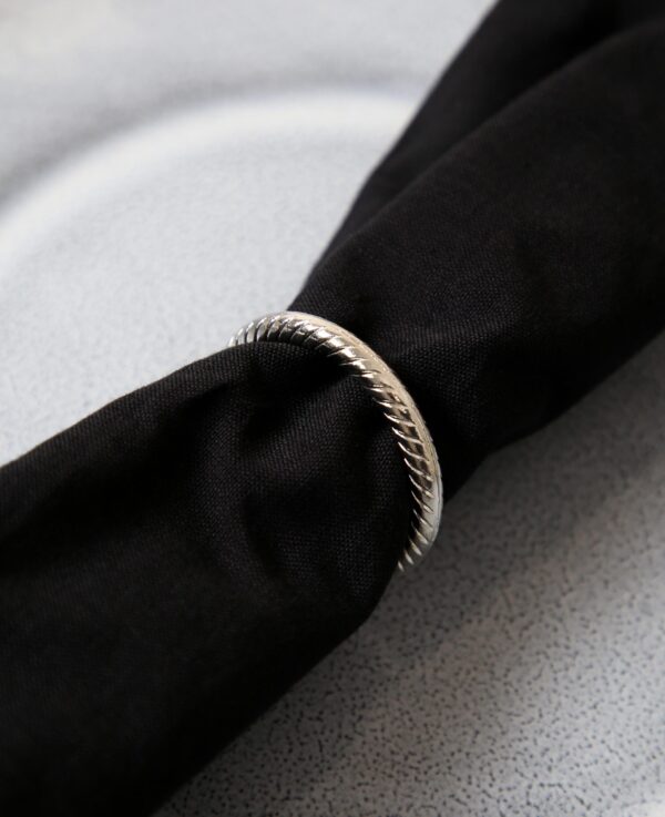 Minimalistischer schmaler Serviettenring, silber - Bild 2