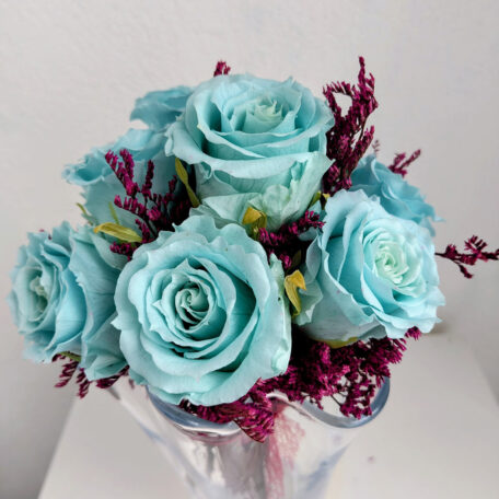 Bouquet de 8 roses stabilisées, bleu clair