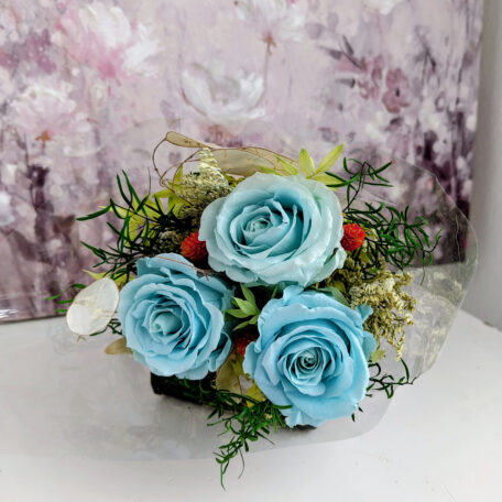 Bouquet de 3 roses stabilisées, bleu clair