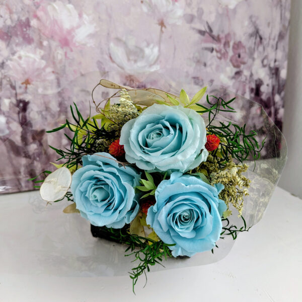 Bouquet de 3 roses stabilisées, bleu clair