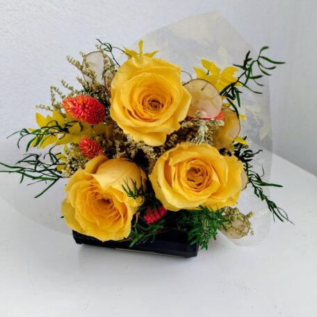 Bouquet de 3 roses stabilisées, jaune