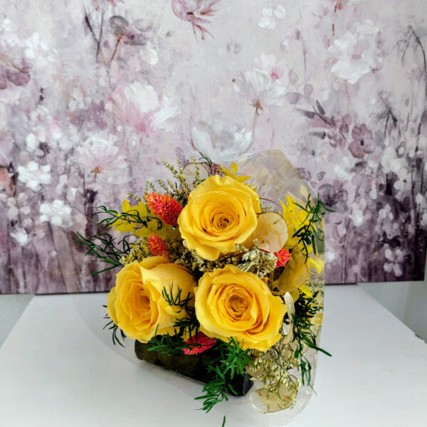 Strauss mit 3 stabilisierten Rosen, gelb – Image 2