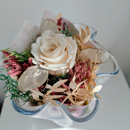 Bouquet de fleurs avec rose stabilisée, champagne