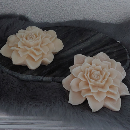 Handgemachte Blumenkerze