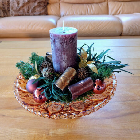 Weihnachtsarrangement in Glasschale