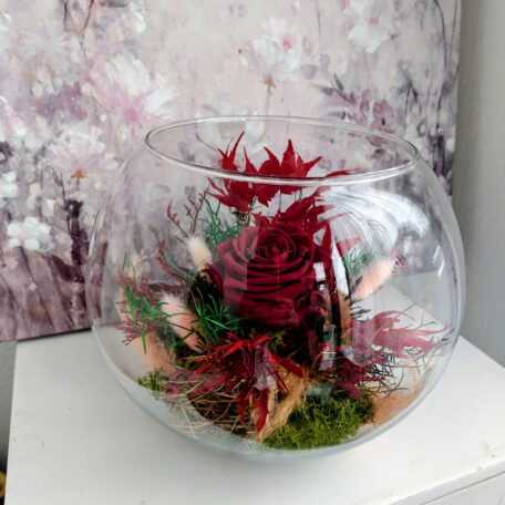 Blumenarrangement in Glasschale 