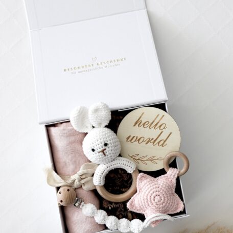 Boîte cadeau bébé fille rose 