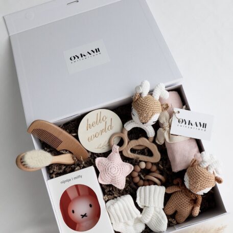 Boîte cadeau bébé fille rose 