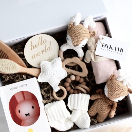 Boîte cadeau bébé fille blanche 