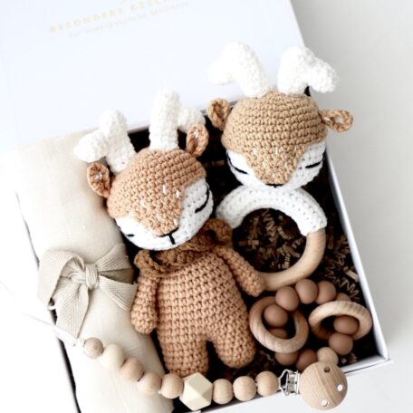 Boîte cadeau bébé couleurs neutres 