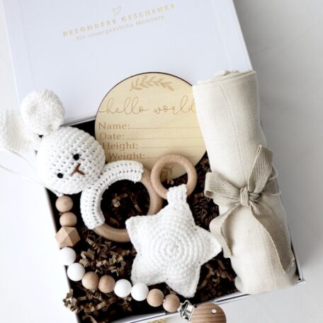 Boîte cadeau bébé couleurs neutres 