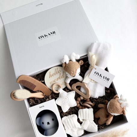 Boîte cadeau bébé couleurs neutres 