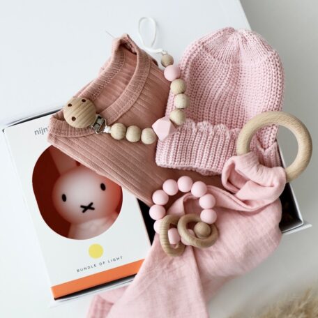 Boîte cadeau bébé rose 