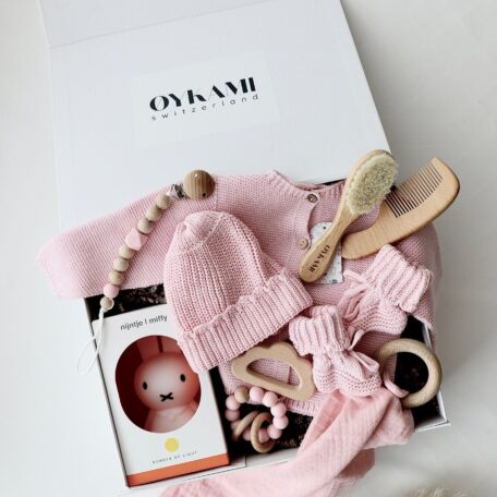 Boîte cadeau bébé rose 