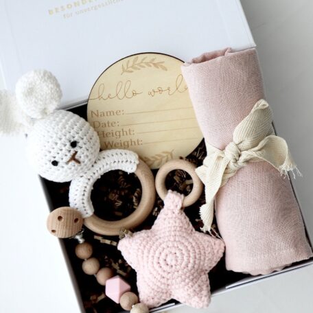 Boîte cadeau bébé rose 