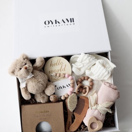 Boîte cadeau bébé rose 