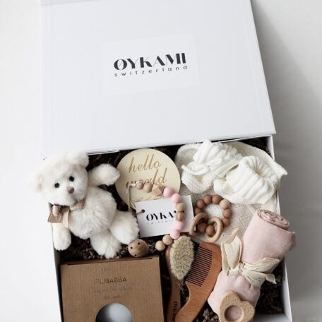 Boîte cadeau bébé rose 