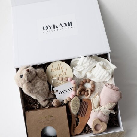 Boîte cadeau bébé rose 