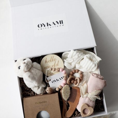 Boîte cadeau bébé rose 