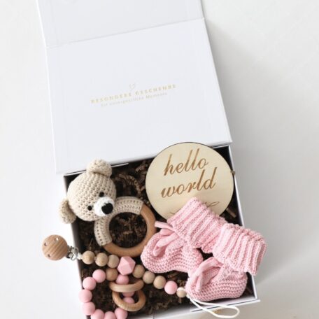 Boîte cadeau bébé rose 