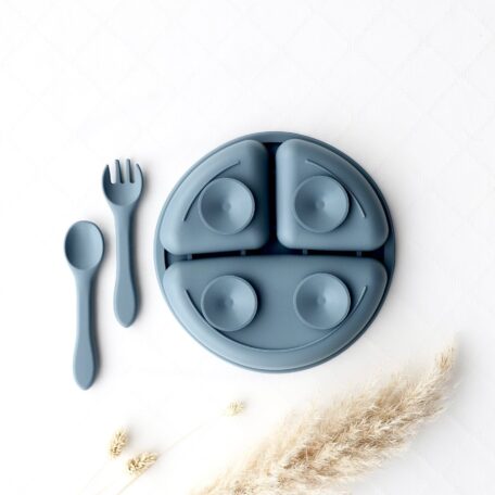 Silikon-Essteller mit Unterteilung mit Gabel und Löffel blau
