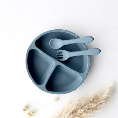 Silikon-Essteller mit Unterteilung mit Gabel und Löffel blau