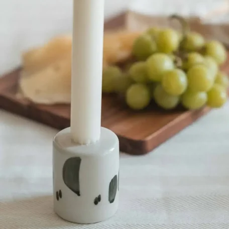 Keramik Kerzenständer, weiss mit schwarzen Pinseleffekten