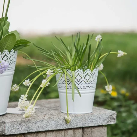 Blumentopf mit Spitzen matt weiss, 11 x 11cm