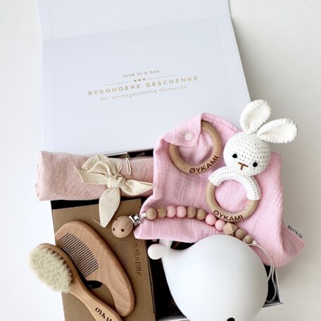 Boîte cadeau bébé rose 
