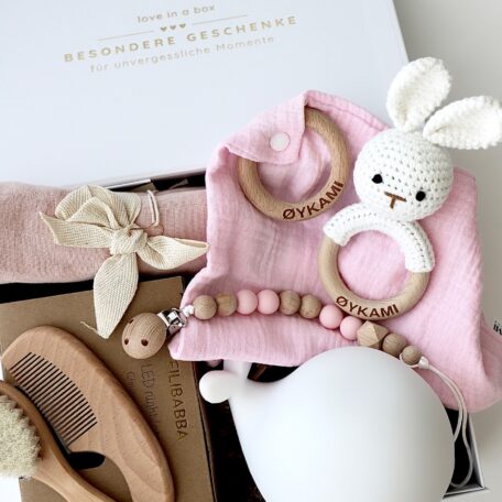 Boîte cadeau bébé rose 