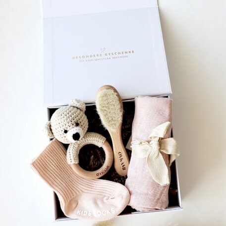 Boîte cadeau bébé rose 