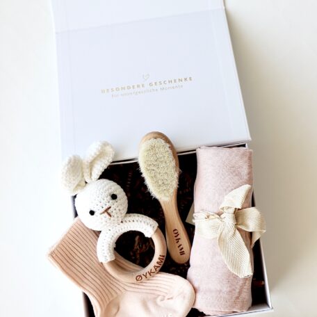 Boîte cadeau bébé rose 